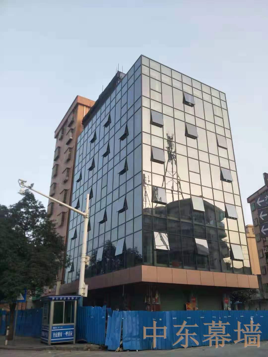 為什么建筑師喜歡在建筑外立面設(shè)計(jì)用玻璃幕墻立面？【中東幕墻】