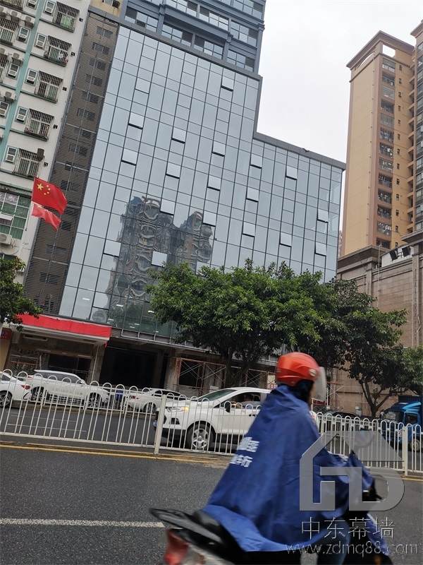 做玻璃幕墻多少錢一平方？