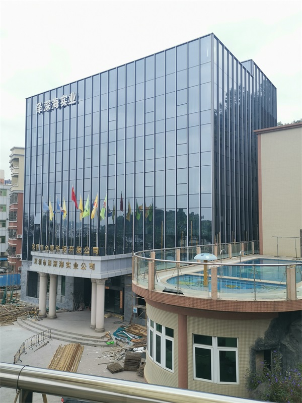 半隱框玻璃幕墻包工包料多少錢(qián)